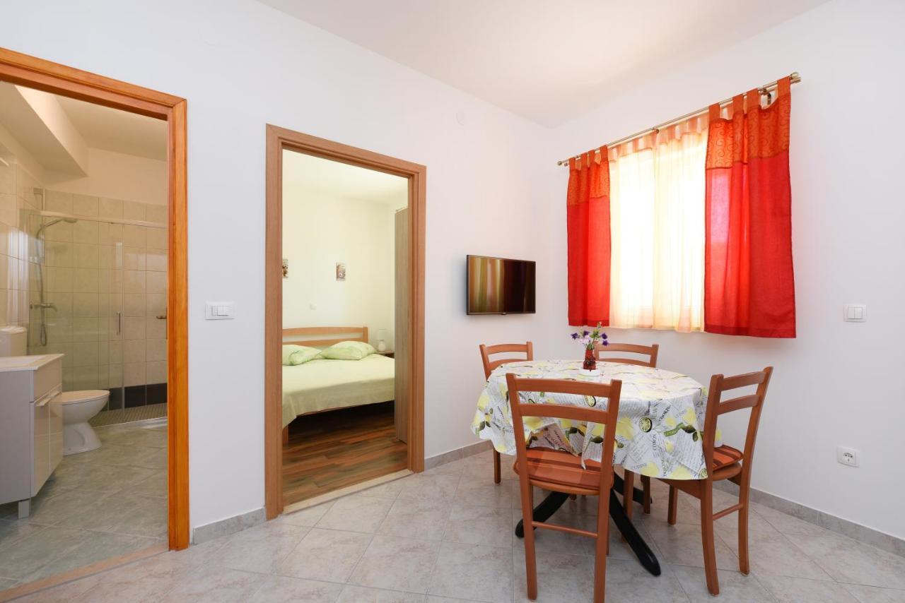 Apartments Sime ペトルチャネ エクステリア 写真